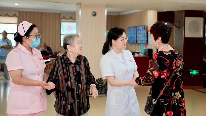 居家养老与养老院：优缺点对比解析
