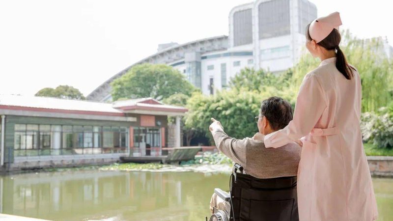 养老院护理人员配置：揭秘背后的关键要素**